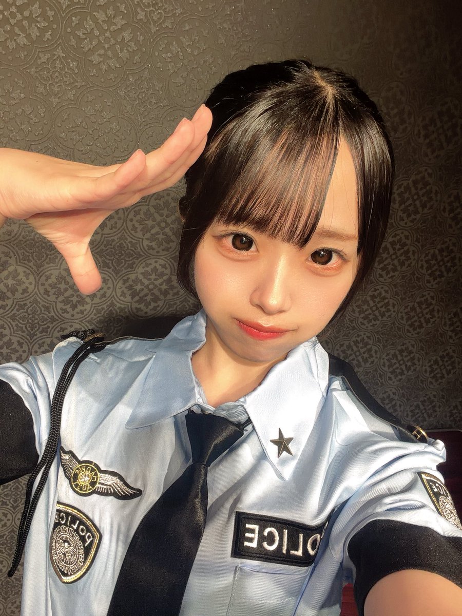 Fi_mi__hina's tweet photo. 本日心斎橋KuRaGeさんにて Fille mimi定期公演  思い出ミルフィーユ vol.22
ありがとうございました!!🎤🧡

改めて百衣あこちゃんFille mimiに入ってくれてありがとう☺️💛これから沢山思い出作っていこうね♪

2部のポリスコスはどうでしたか⁇💙⭐️
初ポリスとってもたのしかった🫶🏻✨ https://t.co/KlyWOyN6ST