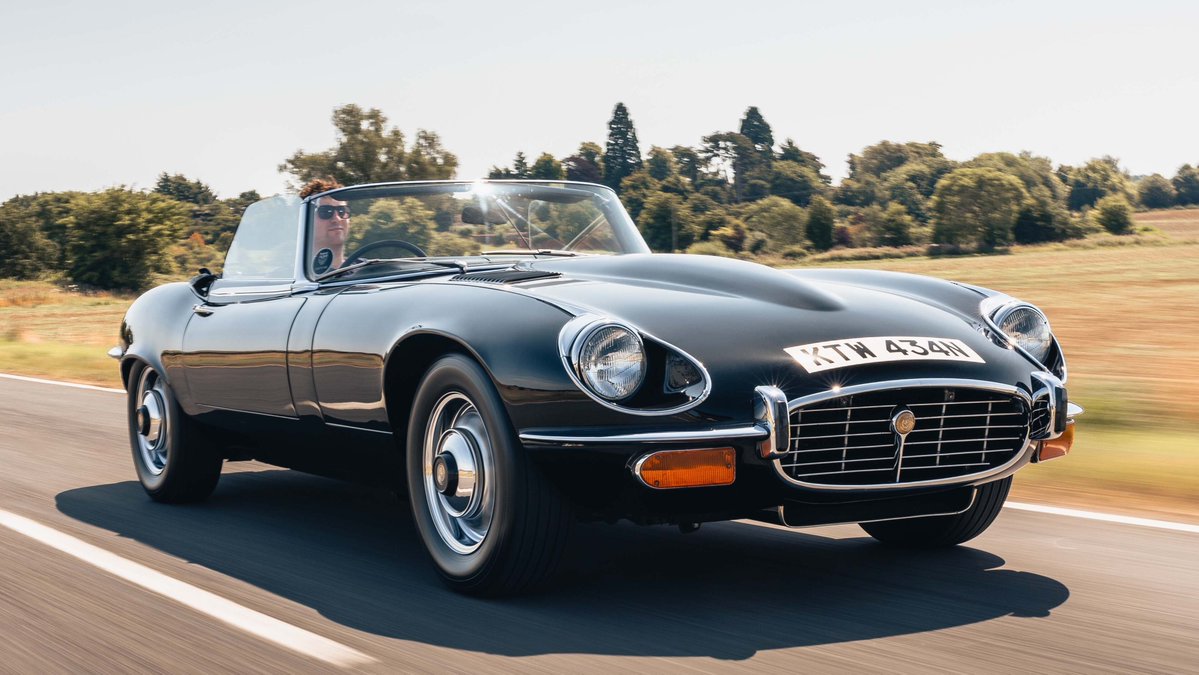 BBC_TopGear's tweet photo. Classic car phrases explained: here's how to understand the baffling world of old metal ➡️ https://t.co/6owoOZ6BL6 https://t.co/wenHgeeGXX