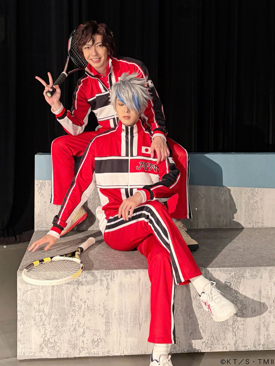 TennimuNews's tweet photo. 【 #新テニミュ 】19公演目🎾
本日はイープラススペシャルデーでした！日本のツインタワー越知くん毛利くん📸かっこよく目線をくれた写真もお届け✨ご来場いただいた皆様ありがとうございました！明日は10/23 18時公演です。平日スペシャル企画「スマホで撮影タイム」もございます。ぜひ「#新テニミュ」のハッシュタグも添えて投稿してください✨