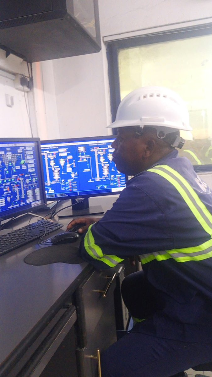 Stevemulwa9's tweet photo. @GhettoRadio895 @Tellah_Venesa @abonokohdeh @Stellavenesa streaming live from Simba cement CCR Central Control Room #Topic Currently starting salary should be 6_ digits Coz economy Iko juu alafu Kra inapita na 3rd of your salary alafu kuna ma_deduction zingine hazileti shangwe kama house 🏠 levy joh 🤔
#Goteana https://t.co/6PAugSWKyR