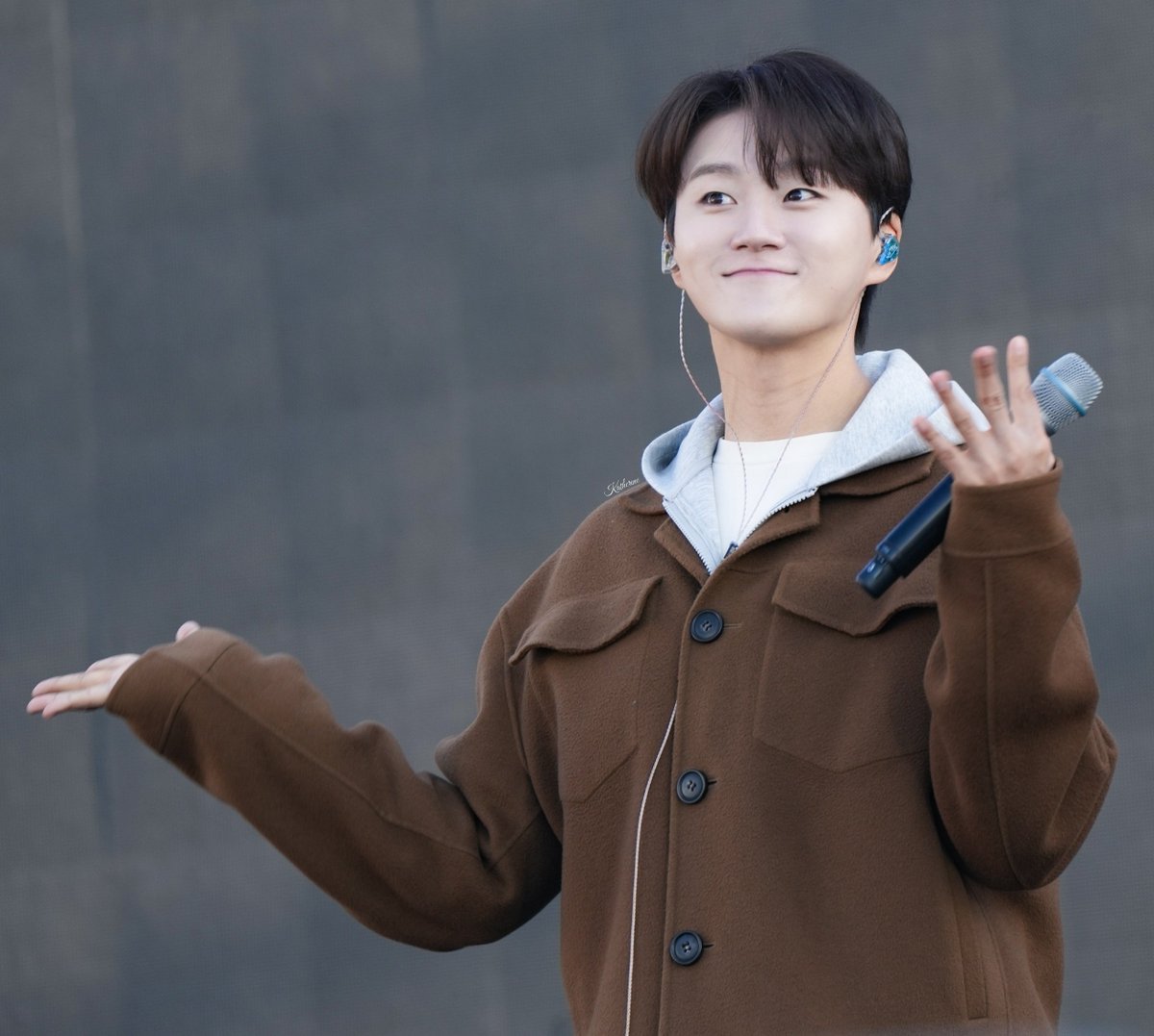 sakongin40's tweet photo. 261022 제10회 예산장터 삼국축제
리허설

귀.여.워 !!!!!!!!!!!!!!!!!!!!!!!!!

#조민규 #Cho_Mingyu 
#포레스텔라  #Forestella https://t.co/DK6W8Xgt3s