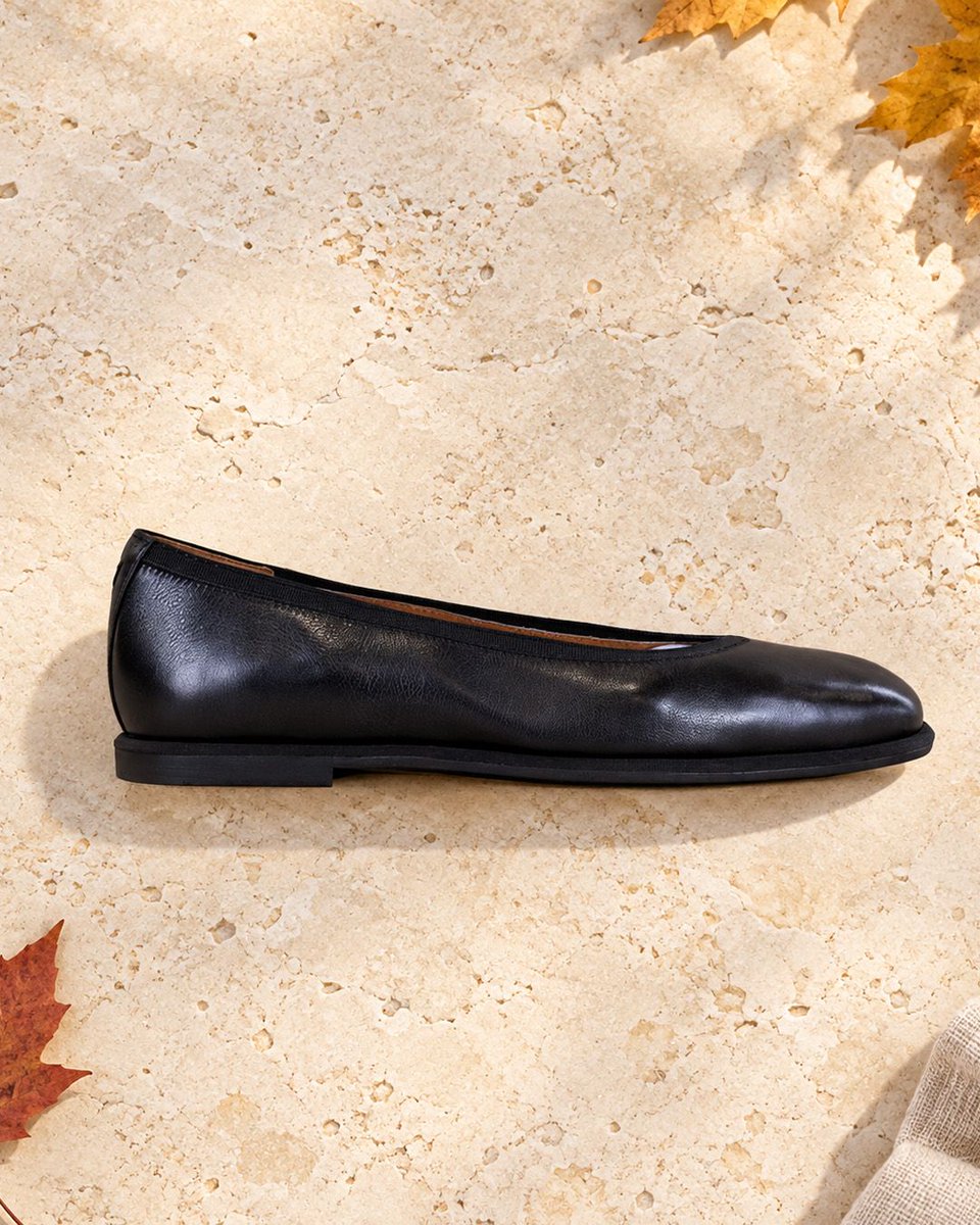 chiappettashoes's tweet photo. Your calendar has range. Your shoes should, too. π Vionic flats, loafers, heels and boots for your fall rotation. Which is your pick? Find your fit at Chiappetta Shoes.
#ChiappettaShoes #Vionic #FallStyle #Kenosha https://t.co/GwjMrDzkxK