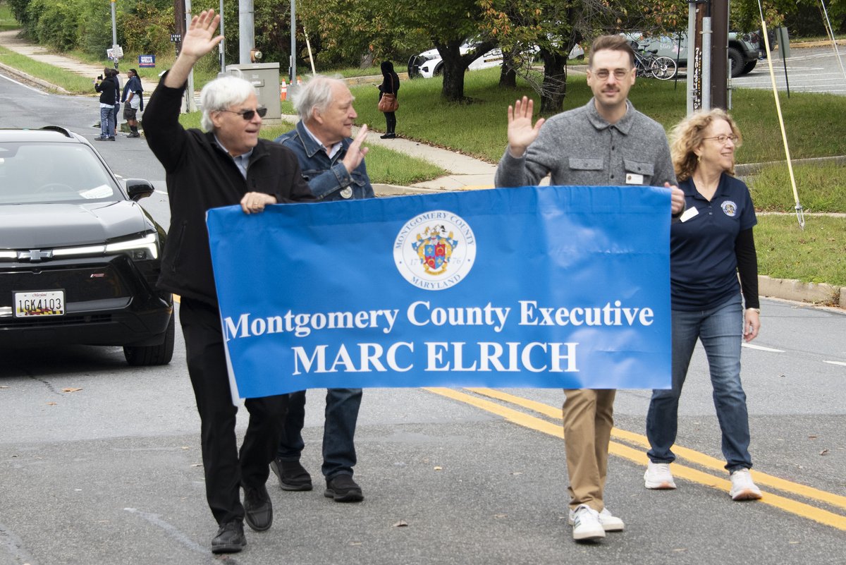 MontCoExec's tweet photo. I enjoyed walking in the Potomac Day Parade this weekend and catching up with residents along the route. It's always good to see so many families and community groups come out for this tradition. Thanks to the Potomac Chamber of Commerce and everyone who made it happen! https://t.co/B3IOid2PfH