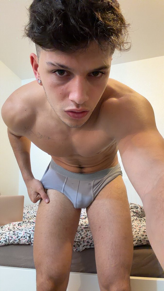 jeffxfox's tweet photo. Can someone help me take off my undies? https://t.co/7MgCgjkLKc