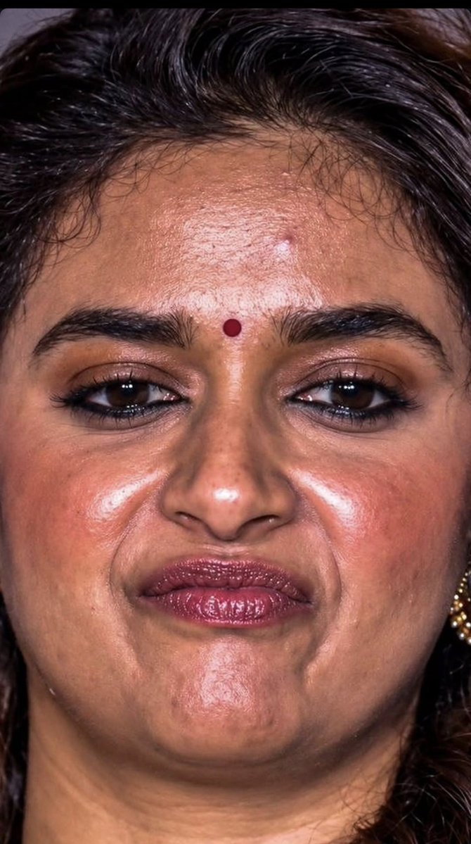 leoxaqql's tweet photo. Keerthy munda 🥵 kundiyar thilagam 
Shh unoda soothuku aprm antha face ah patha di sema mood aguthu sh ena vai lips shh screen ah nakanum nu thonuthu iva vaiya vechi oombuna kanji nerambi valinjiidum 🥵🥵 https://t.co/2IAECunnru