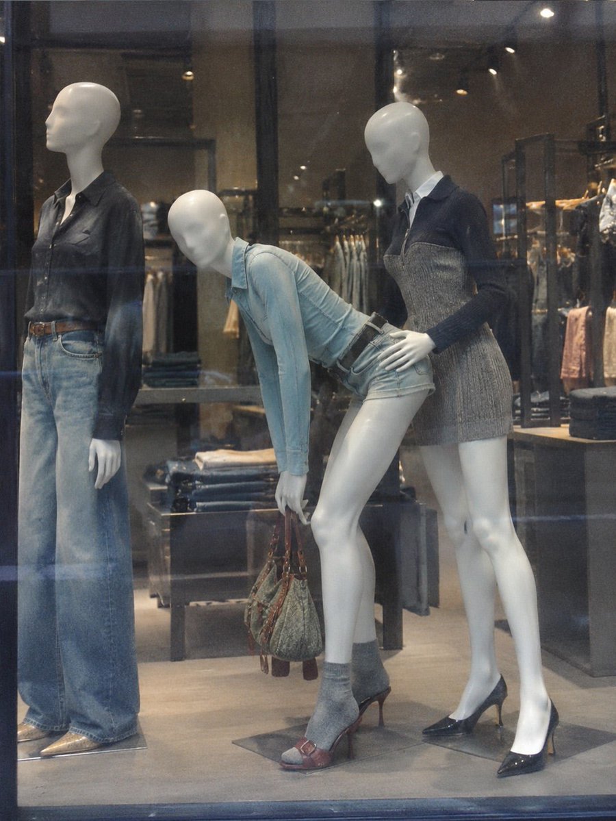 yazzxv's tweet photo. mannequin concept by illian guzat for diesel display https://t.co/tiZbB1LmBz
