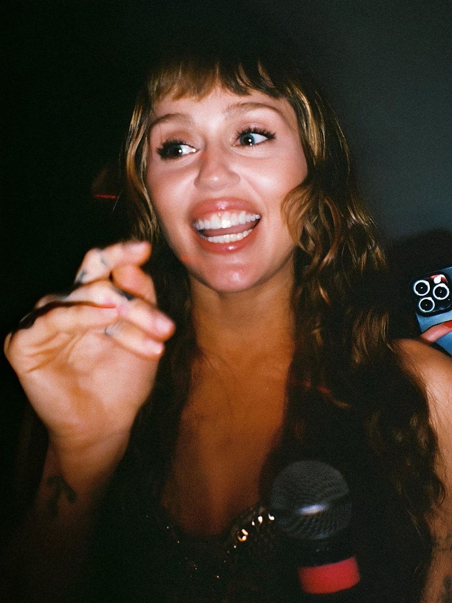 malexmiley tweet picture