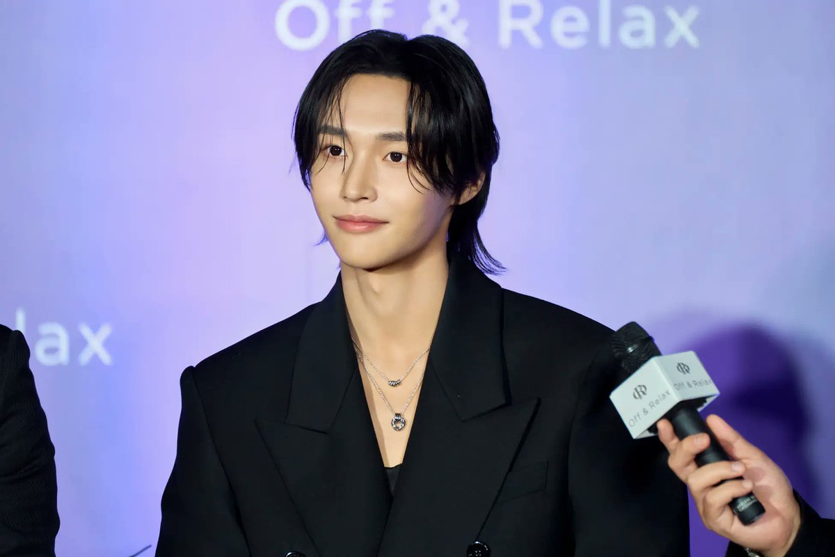 Kkorepo's tweet photo. 【「RIIZE」WONBIN、スペシャルイベントに登場🫧✨】

Off & Relaxのブランドアンバサダーを務めるWONBINが記者会見に出席！💕

さらに、キャンペーン当選者30名とのプレミアムサイン会も開催😍

ファンにとって忘れられない特別なイベントに！気になる様子をチェック👀📸

#RIIZE #WONBIN #ウォンビン #OffandRelax　

🔗https://t.co/hiEjcbySd4