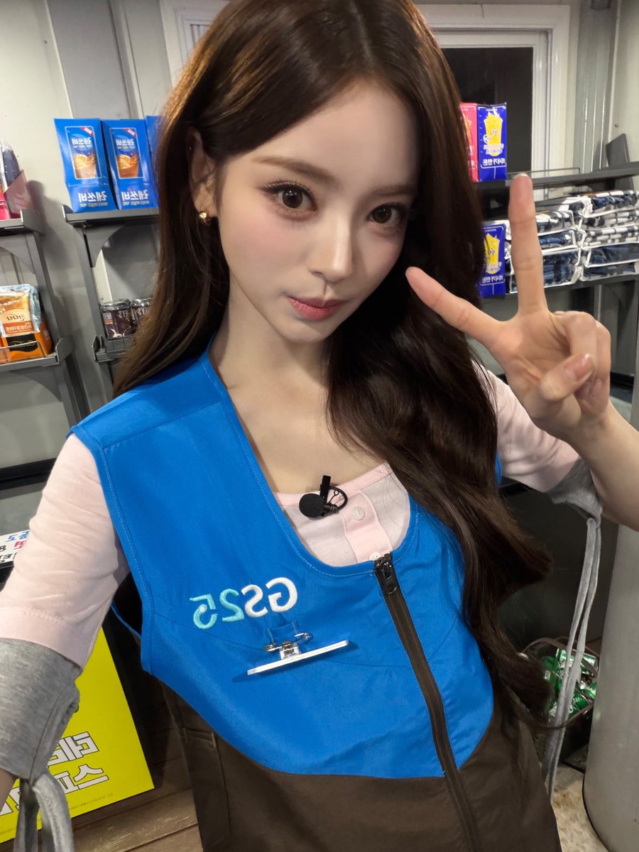 annateanaka's tweet photo. 𐙚 ‧₊˚ ⋅ 워크돌 time! ♡ https://t.co/OSA0czBsl0