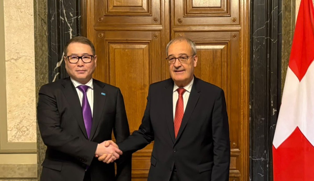 ParmelinG's tweet photo. 🇨🇭 🇰🇿 A friendly and forward-looking exchange between Swiss President Guy Parmelin and Arman Shakkaliyev, Minister of Trade and Integration of Kazakhstan, on strengthening bilateral economic ties and exploring future opportunities for cooperation. The discussion highlighted the considerable potential of the Kazakh market for Swiss companies, for example in healthcare, energy, infrastructure and other innovation-driven sectors. Minister Shakkaliyev travelled to Bern on the occasion of the 12th Meeting of the Joint Economic Commission Switzerland-Kazakhstan, which took place today.