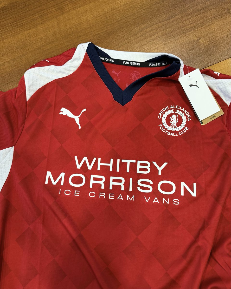 grestylad's tweet photo. 🇬🇧✈️🇨🇦 From Crewe to Niagara Falls, Canada. My new @crewealexfc shirt has finally arrived, and I absolutely love it. 

#CreweAlex https://t.co/oxaIgaW7f8