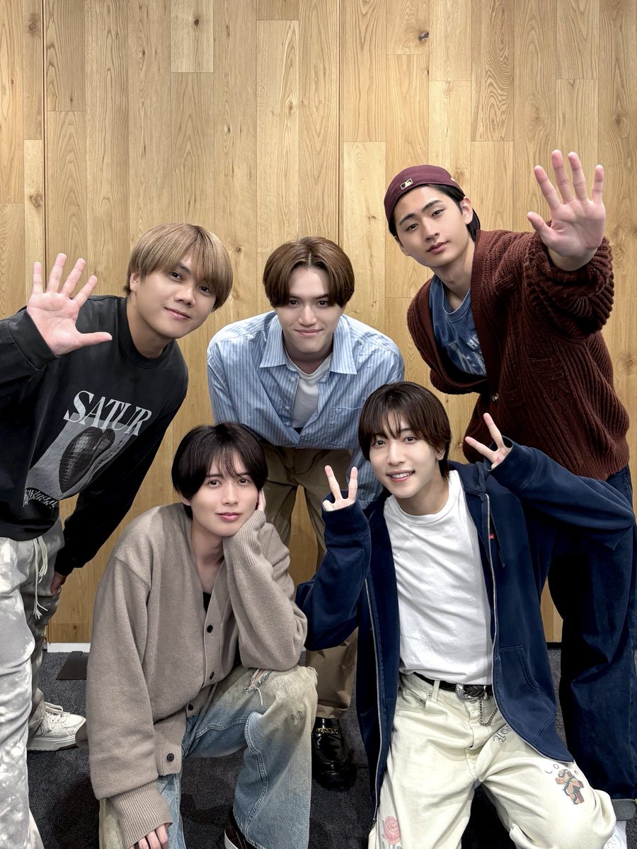 jr_official_X's tweet photo. 【 NEWS📢 】

KEY TO LITの公式YouTubeチャンネル・公式Instagram・公式TikTokが開設されました‼︎🗝️🪭✨

🔗公式YouTubeチャンネル
https://t.co/oa88am0mBU

🔗公式Instagram
https://t.co/zg5qBm2oSn

🔗公式TikTok
https://t.co/Nn7Qp9Z7Pf

なお、今後のKEY TO LIT音楽情報は...
公式X( @KEYTOLIT_UM )よりお届けしていきます💪🏻

ぜひチェックしてください💨💨💨

先程の投稿にて、YouTubeリンクの表記に誤りがございました。
誤った投稿は削除のうえ、正しい内容を改めて投稿させていただきます。

#KEYTOLIT
#岩﨑大昇 #井上瑞稀 #中村嶺亜 #猪狩蒼弥 #佐々木大光