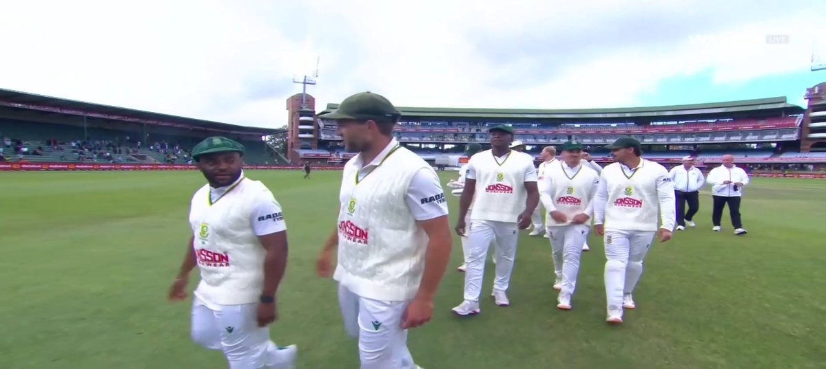 whypratik's tweet photo. South Africa thrashed Aussies made series 1-1.
#AUSvSA #indvnz  #marcojansen https://t.co/uzHR7c4Jtw