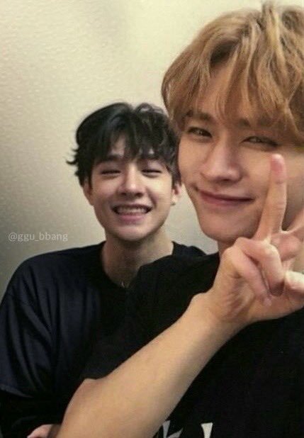 strawariberri's tweet photo. the way they exchanged their hair colours oh my god my heart 😭😭 https://t.co/x2RLUCG5OD