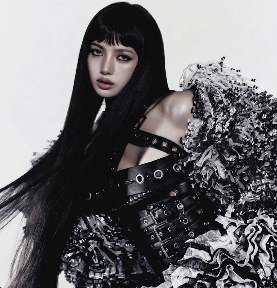 BBU_BLACKPINK's tweet photo. LISA for PRESS PLAY

PRESS PLAY OUT NOW 
#LISA_Tarantino #LISA_PRESSPLAY https://t.co/gJ85Ovjlw8