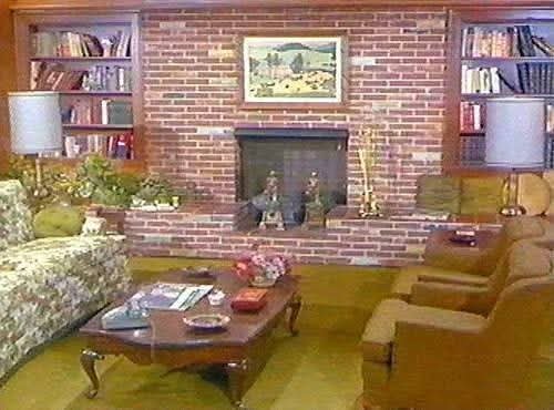 lippyent's tweet photo. Can you name this TV Series 📺 from just this shot? Hmm 🤔 ?¿ https://t.co/b7ErBHAi29