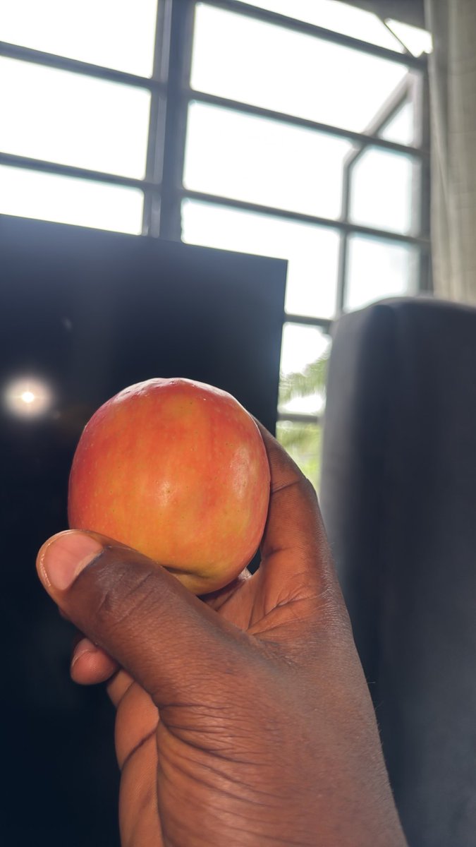 Orisa_bb's tweet photo. @ajebutter22 😂😭

Come chop apple abeg ❤️❤️❤️ https://t.co/5oL8Wgicy3