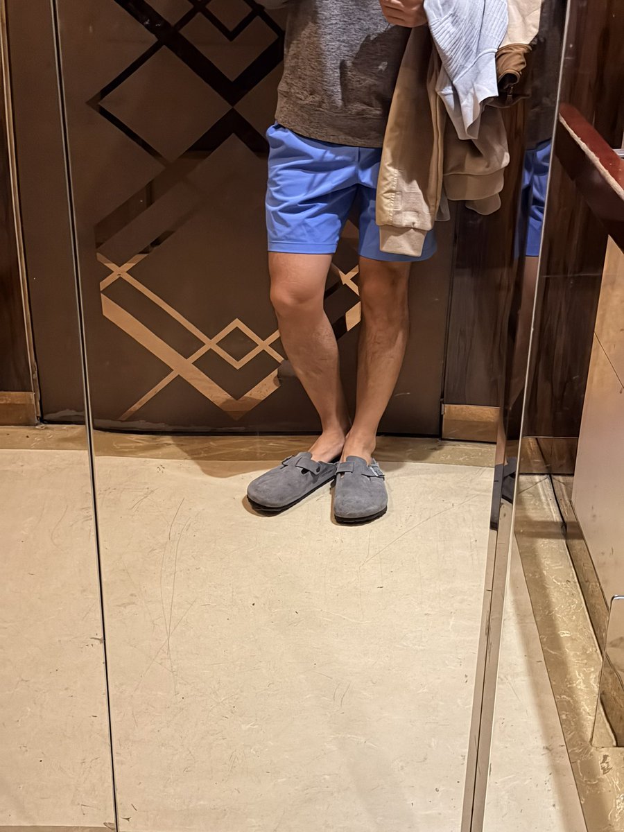 PupKare's tweet photo. 最近的一些腿子，太久没蹲腿了好像，好在夏天要过去了必须穿长裤了(´△｀) #腿 #黑袜 #1s https://t.co/or9gXsPbXo