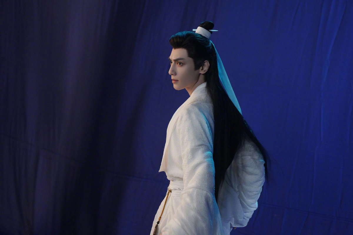 kngyunxiyiran's tweet photo. 261022. #LuoYunxi Weibo Update.
English ver💜
...... (cut)... 
" I am deeply grateful to every partner in front of and behind the scenes of the production team, who carefully built this mysterious, ancient flavored world of investigation. This period of filming was immersive, joyful, and truly unforgettable.  

Thanks also to every viewer who followed the drama and entered the story. Thank you for accompanying Li Si as he unraveled the threads and solved the cases, for appreciating his humor, and for empathizing with the weight and perseverance hidden in his heart. Your fondness for Li Si is truly precious.  

All the disturbances of the world are but a game, every fog will eventually clear. The road is long and full of obstacles, but only by holding true to one’s heart can one walk steadily and far.  

Borrowing Li Si’s words, I bid farewell:  
‘I am Qingyang’s Divine Catcher of the Divine Catcher Bureau, and also Li Si, a commoner of the jianghu.’  

From now on, the mountains and rivers are open, the mist has dispersed. May we all hold true to our hearts, discern truth from falsehood, and protect our own peace in this complex world. Li Si, through mountains and waters, it was a blessing to meet. We, shall meet again in the jianghu. "

👉🏻 https://t.co/uCIUwgIBQu

#罗云熙 #หลัวหยุนซี #라운희 #魅影神捕 #ShadowPunisher