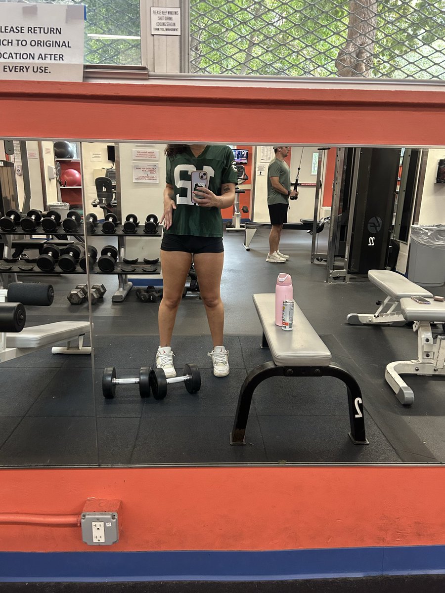 victoriaaa238's tweet photo. I wish I could eat my own thighs https://t.co/YU25VSWlS2