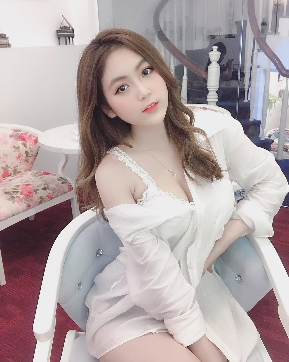 trantran_196's tweet photo. Mấy anh thấy em thế nào ạ https://t.co/VylKuJsW6s