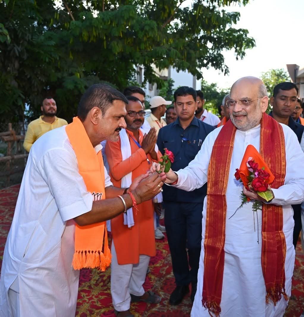 rajkishor800's tweet photo. भारत के यशस्वी माननीय केंद्रीय गृह एवं सहकारिता मंत्री श्री @AmitShah  जी को जन्मदिन की हार्दिक शुभकामनाएं । आपका नेतृत्व राष्ट्  की शक्ति और आत्मनिर्भरता का प्रतीक है । ईश्वर से प्रार्थना है कि आपको दीर्घायु बनाये और देश को शिखर तक पहुंचाए ।
@AmitShahOffice https://t.co/UIdbg3Jd3r