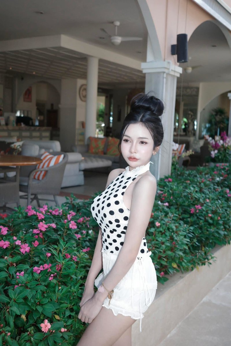 NicolHottosd's tweet photo. 🌸 ตัวนี้เป็นครีมที่ช่วงนี้ใช้ค่อนข้างบ่อย เพราะเนื้อเกลี่ยง่ายและไม่รู้สึกหนักผิว
หลังทาผิวดูนุ่มและเรียบขึ้น ลุคโดยรวมดูเป็นธรรมชาติมากกว่าเดิม
ใครชอบแต่งหน้าแบบเบา ๆ 🫧💗

🆔:pw887

#สะพานใหม่ #สายไหม https://t.co/x7FZCYdXv1