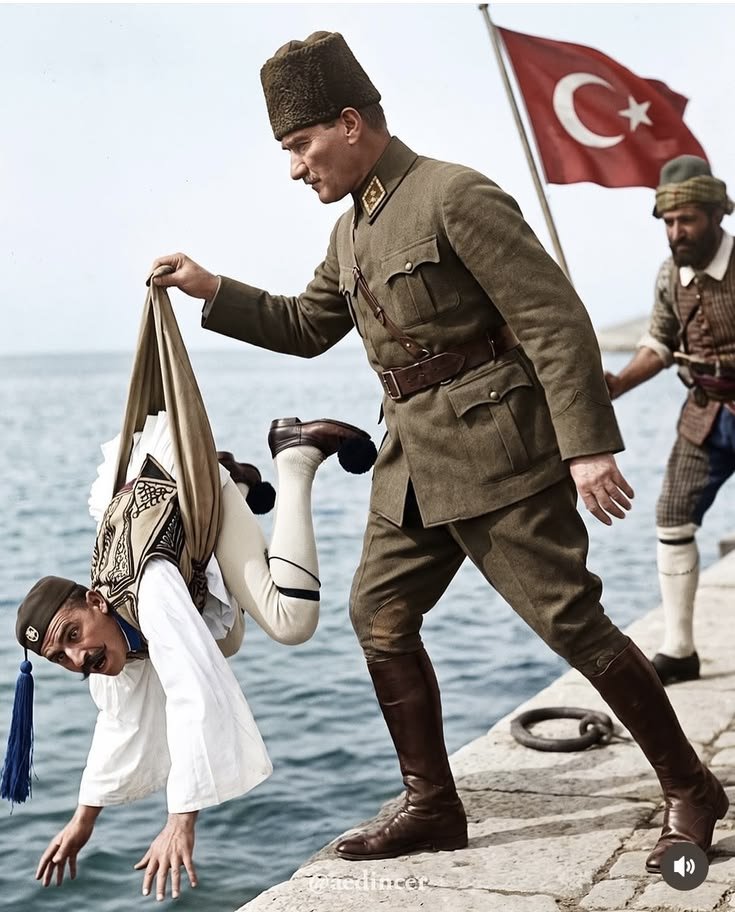 eminkaramn's tweet photo. @Akfjo5402551707 @royt216909 @IshanPa99132911 @HellenicEchoes Hee bizanstayken bizi kurtarın diye yalvaran küçük ülkeden bahsediyorsun hani şu denize döktüklerimiz ne zamandan beridir babamiz olmuş 😭😭🤣 https://t.co/9pc1agSPvM