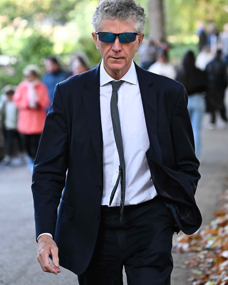 PoliticalPics's tweet photo. Jonathan Powell our National Security Adviser out and about in Westminster this lunchtime, reminds me of a scene out of Reservoir Dogs, what would he be called in this excellent movie !! perhaps Mr Cool, considering the pressure he's under this week ! https://t.co/lvmYs3dz29