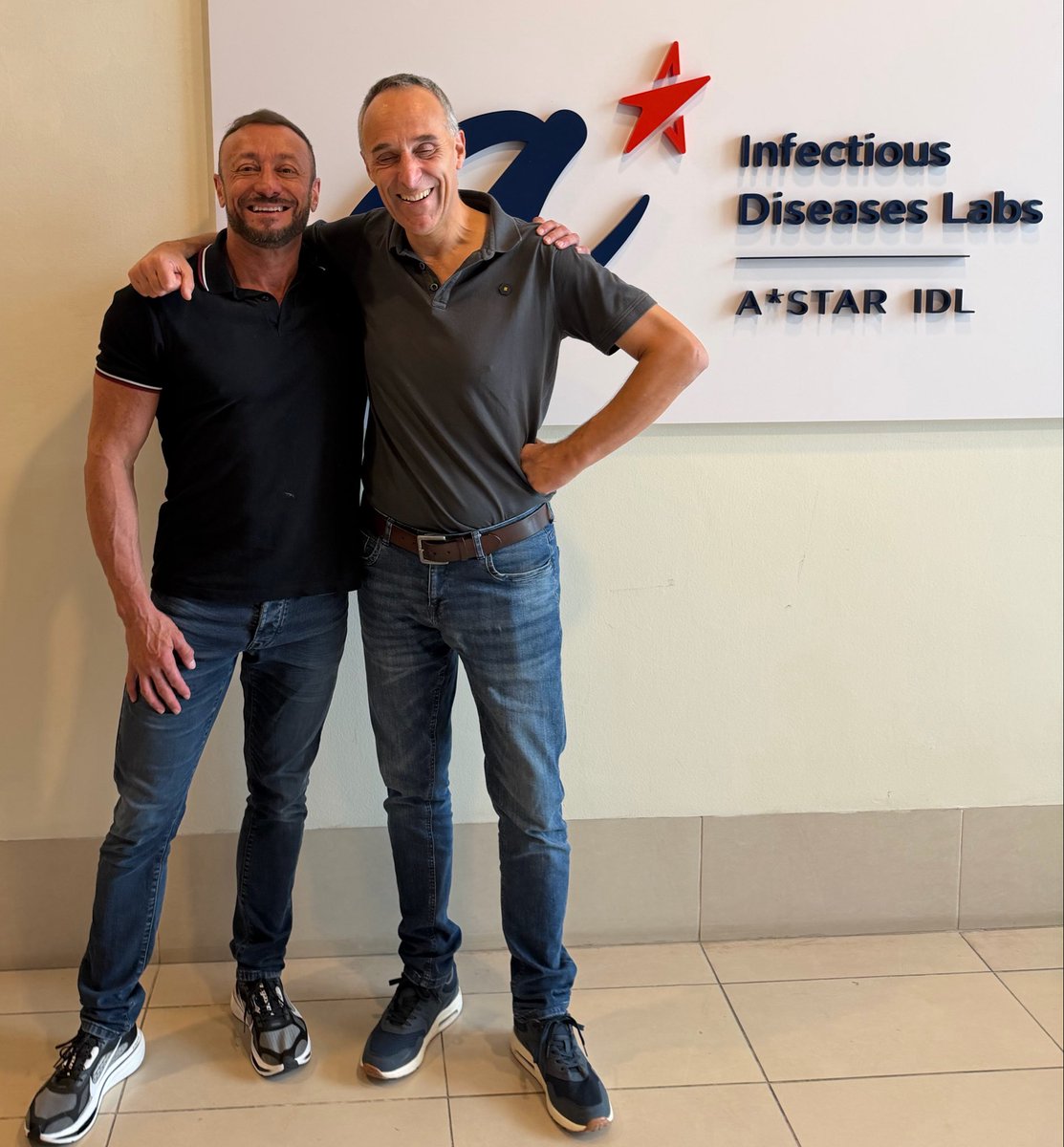VignuzziLab's tweet photo. Today was so nice to spend with Frank van Kuppeveld. He is in Singapore for a few days presenting his work at our Institute and at NUS.  Alarms will start working again together on various topics around the picornavirus research. https://t.co/aEtxzMoGUw