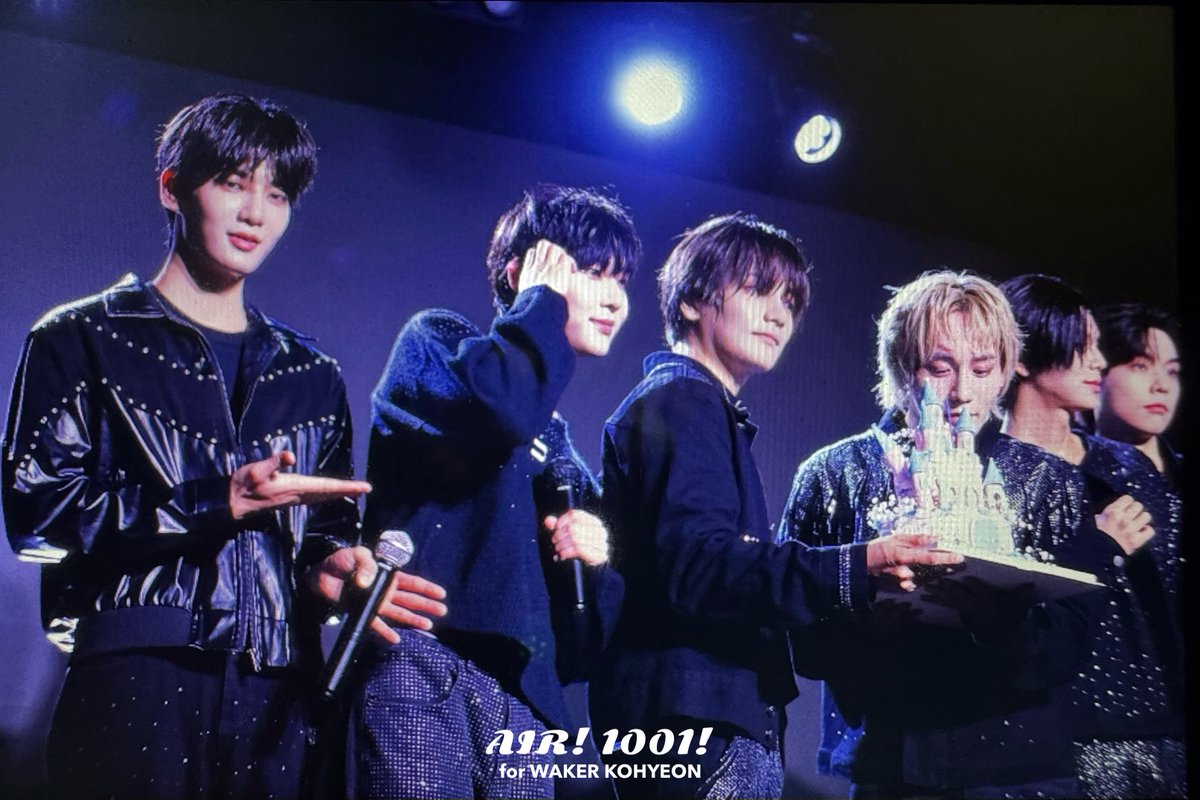 AIR1001_KH's tweet photo. 261003 2부 🎂✨ Prev.

웨이커 1000일 축하해🩵🏰

#WAKER #웨이커 #고현 #KOHYEON
#권협 #KWONHYEOP #이준 #IJUN
#리오 #LEO #새별 #SAEBYEOL
#세범 #SEBUM https://t.co/OiDVPZUNCV