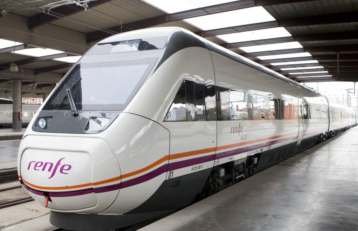 Renfe's tweet photo. 🚆 Más flexibilidad para viajar en MD y Regionales.
Desde el 12 de diciembre, simplificamos la compra y el acceso a determinados servicios, que podrán utilizarse sin reserva previa de asiento.
Además, viajar con tu bici o mascota será más fácil: eliminamos los suplementos. 🐶🚲
https://t.co/vp9oZC35pZ