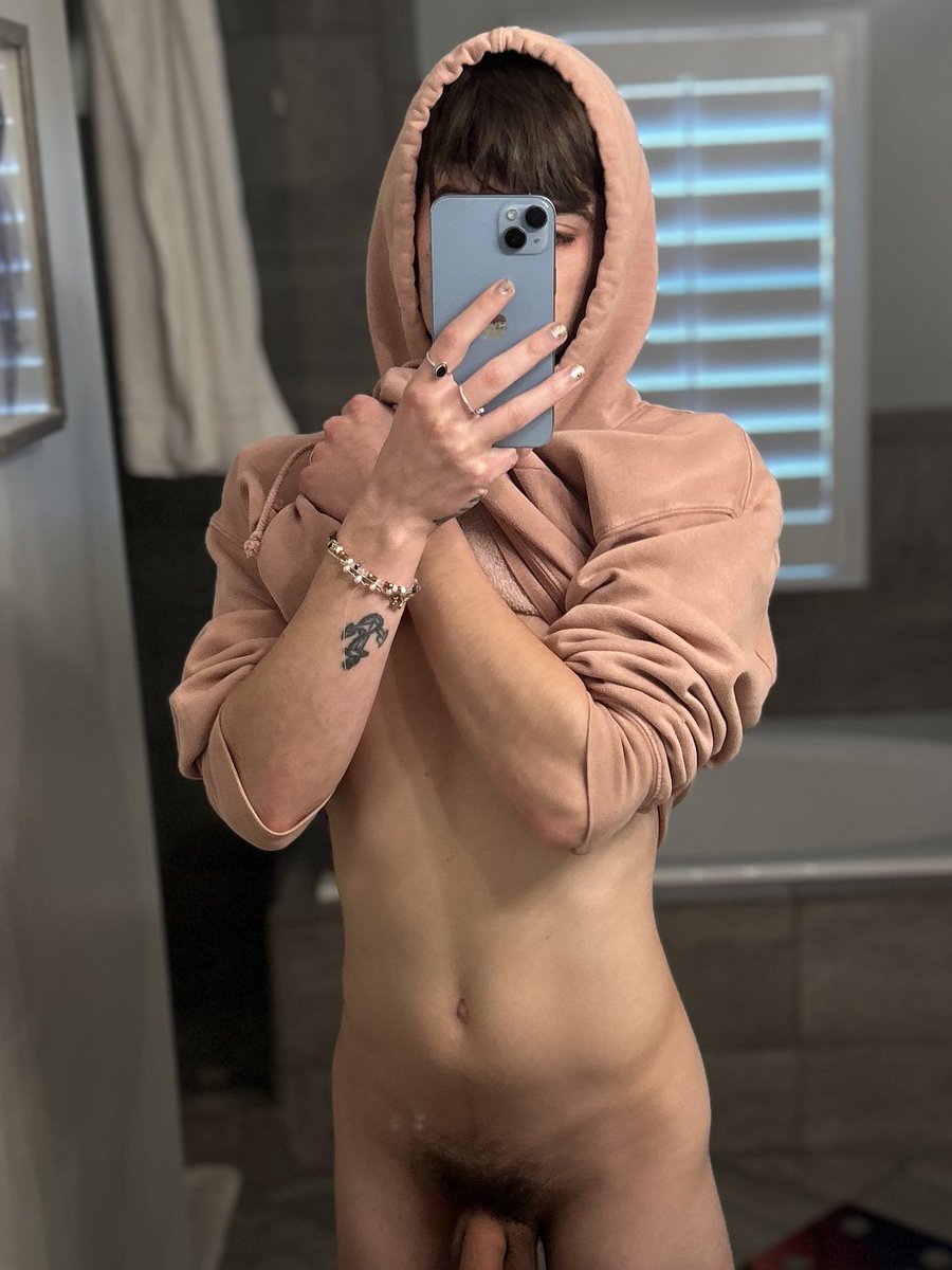 will_btwink's tweet photo. It’s that time of year! Sleeping fully nude under a big hoodie 🥰 

#twink #nsfw #gay #sub https://t.co/ltDZw0GFft