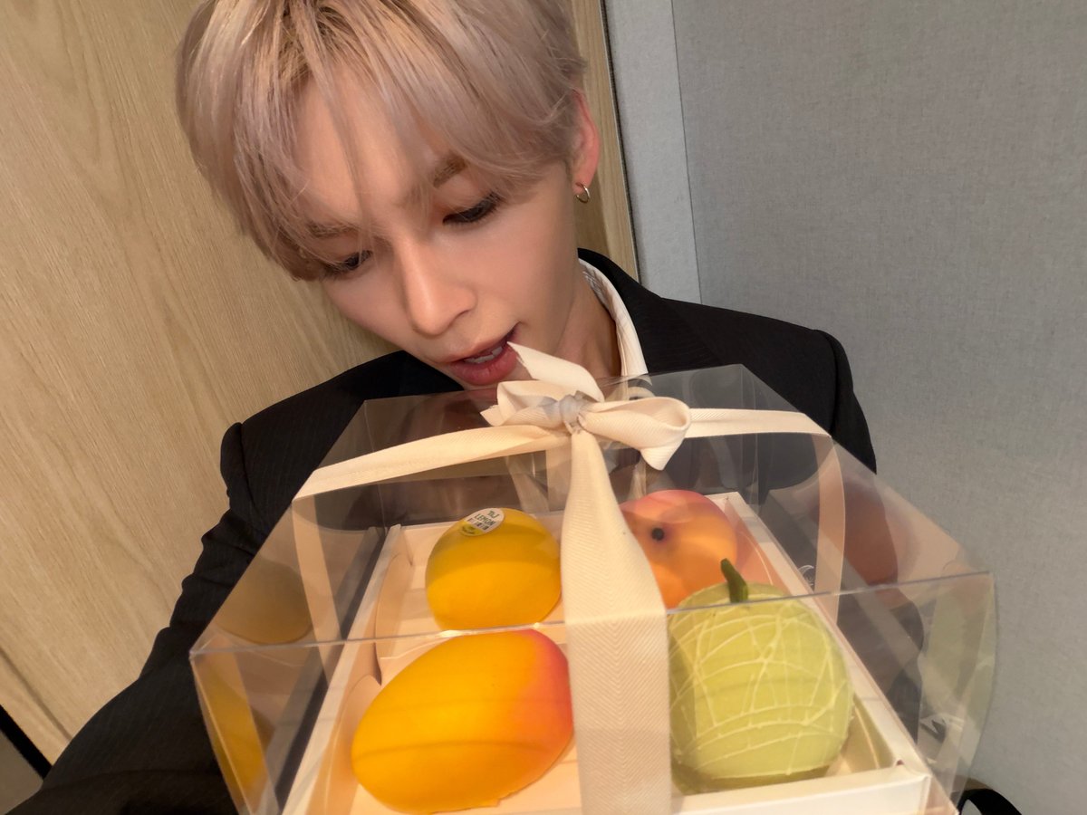shbin_code's tweet photo. mca spoils him so much 🥹🥹🥹 https://t.co/CcIv05QENm