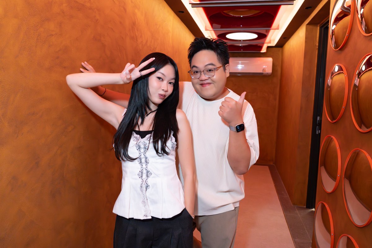 PIXXIEofficial_'s tweet photo. ขอบคุณ ‘Upper Hoox’ พี่โดมและพี่แชมป์ที่ให้พิมมาได้มาเป็นส่วนหนึ่งใน “เก็บไว้ - DOME JARUWAT X MAIYARAP ft. TA WORRASETH” ด้วยนะคะ ฝากทุกคนติดตามอีกหนึ่งผลงานการแสดงของหนูด้วยนะค้าบ 🥺💜✨
#เก็บไว้
#PiXXiE #Pimma_PiXXiE
#DomeJaruwat #MAIYARAP
#UpperHoox #UpperHooxProject https://t.co/6nC7TmUAZ6