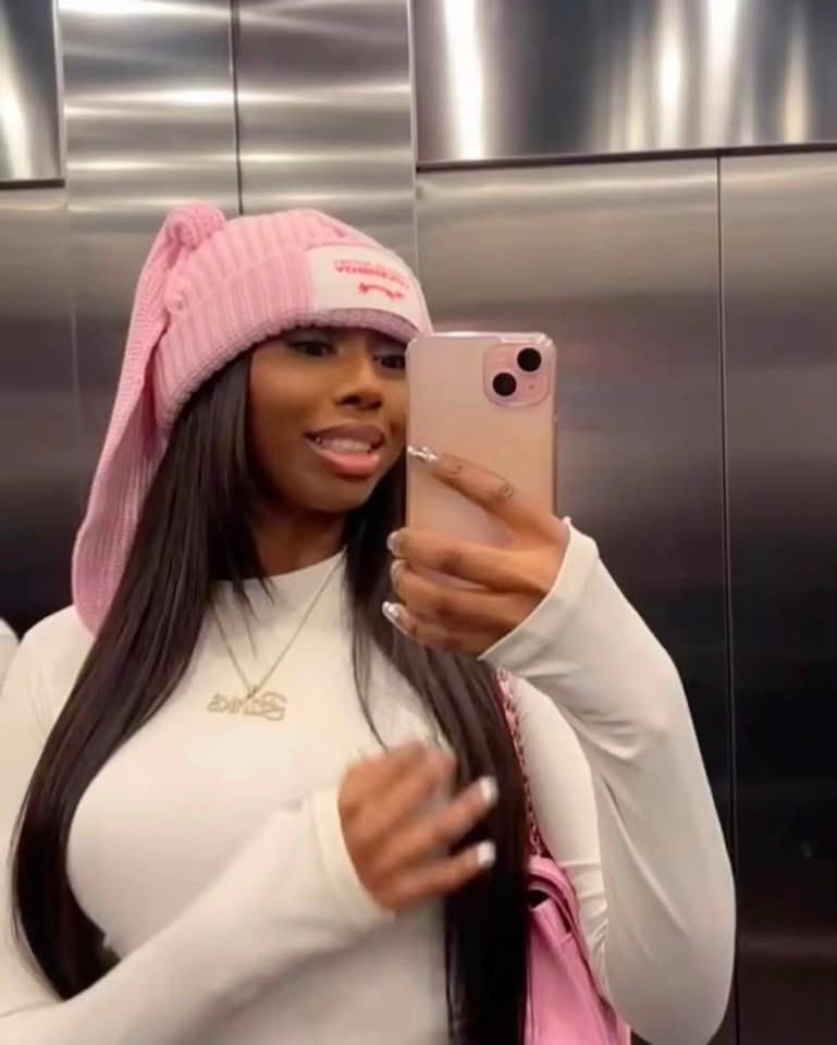 trendycentraal's tweet photo. I’m ready to get a bust down middle part.! Uggs and beanies are calling my nameee😩 https://t.co/qO1GjeYAjf
