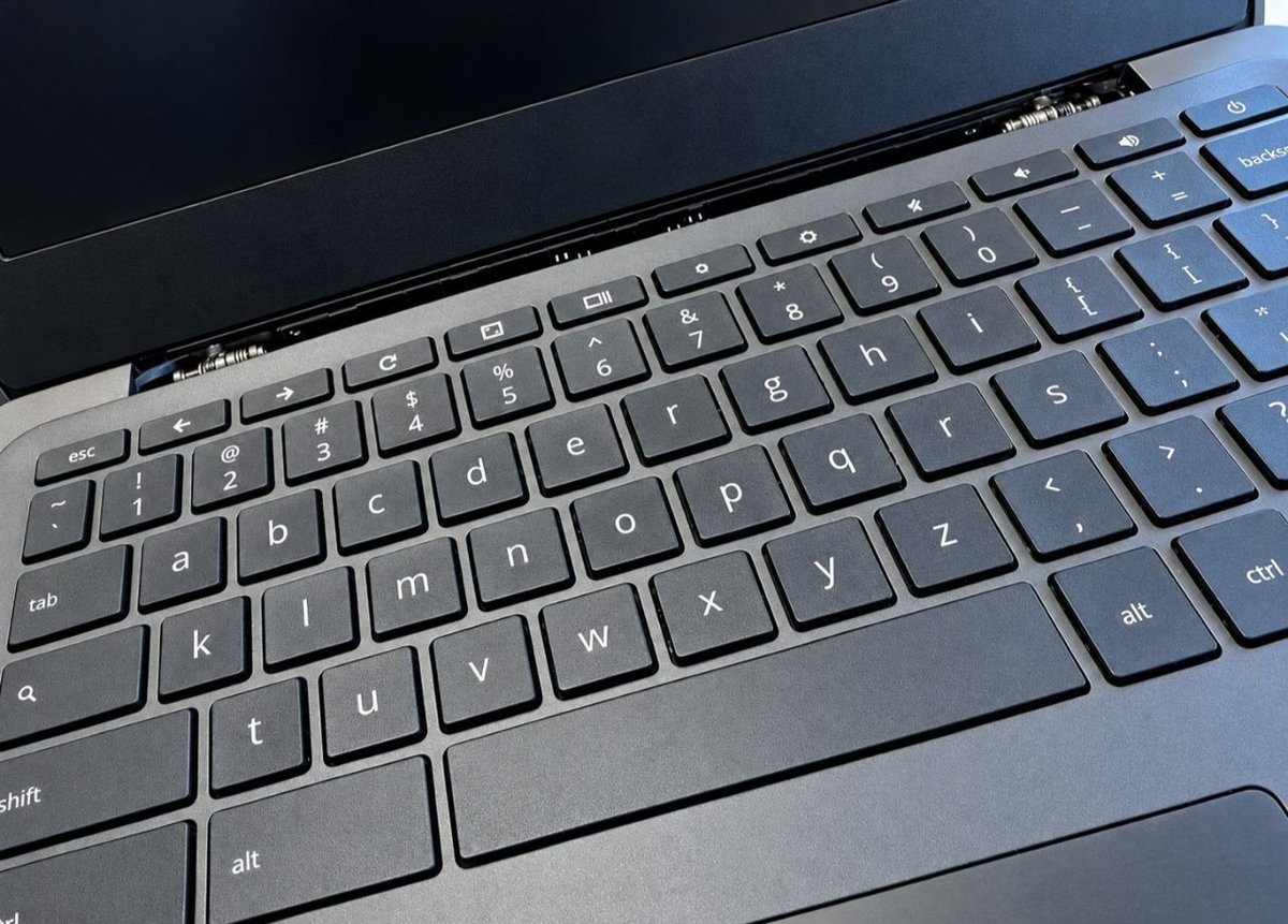 SagarGaonkar23's tweet photo. Hey @grok, I bought a laptop from second hand market for testing, but my friend says it’s fake. What does a genuine laptop look like? https://t.co/teDrrlKRW2