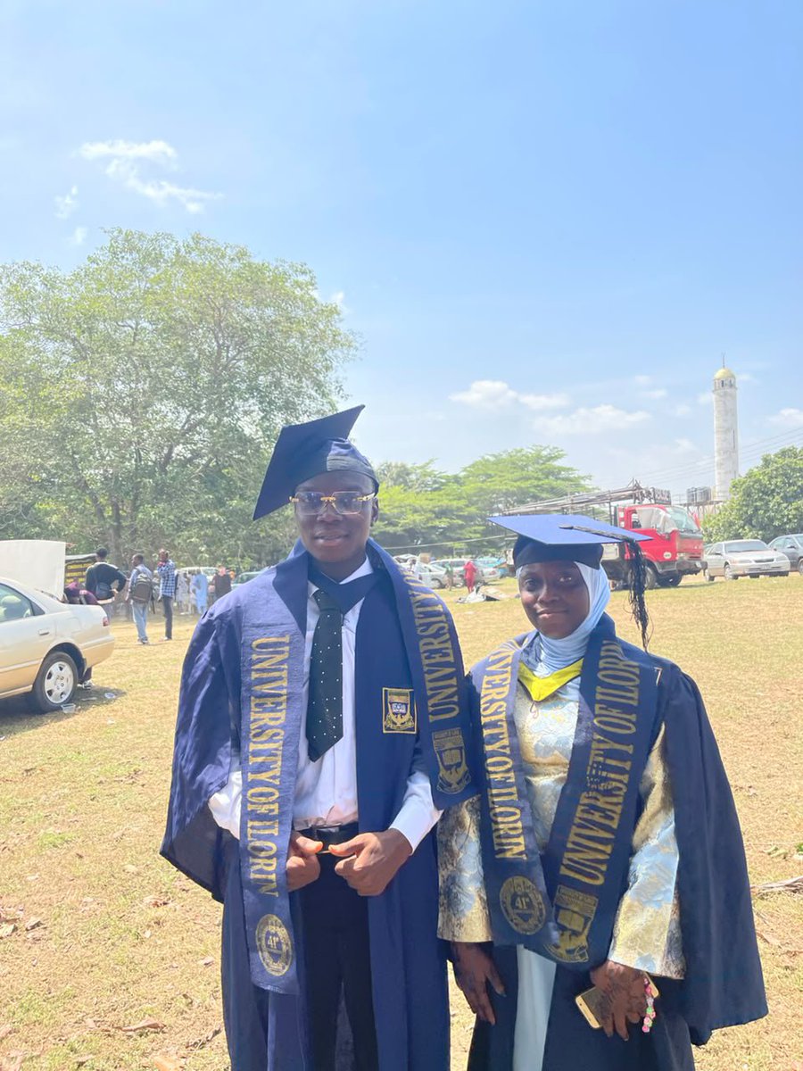 Bodheey's tweet photo. Keeping this pictures here cuz why not????😂
#UNILORIN41stConvocation 😂❤️ https://t.co/dml1aQsBDS