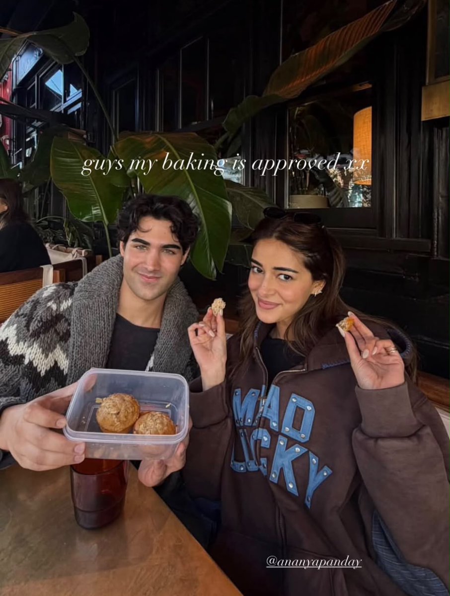 filmfare's tweet photo. #AnanyaPanday and #AkshayKumar’s son Aarav enjoy a holiday with mutual friends. 😍

#Celebs https://t.co/zuE8v7jrcs