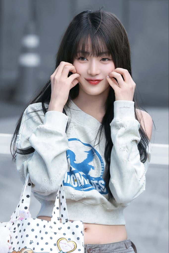 Nicha_Shaking97's tweet photo. Happy Minnie Day🎂

#MINNIE #민니 #มินนี่ #IDLE
#MinnieDayToTheMoon 
#밤하늘의_달보다_빛나는_민니 https://t.co/bDsATzO9IK