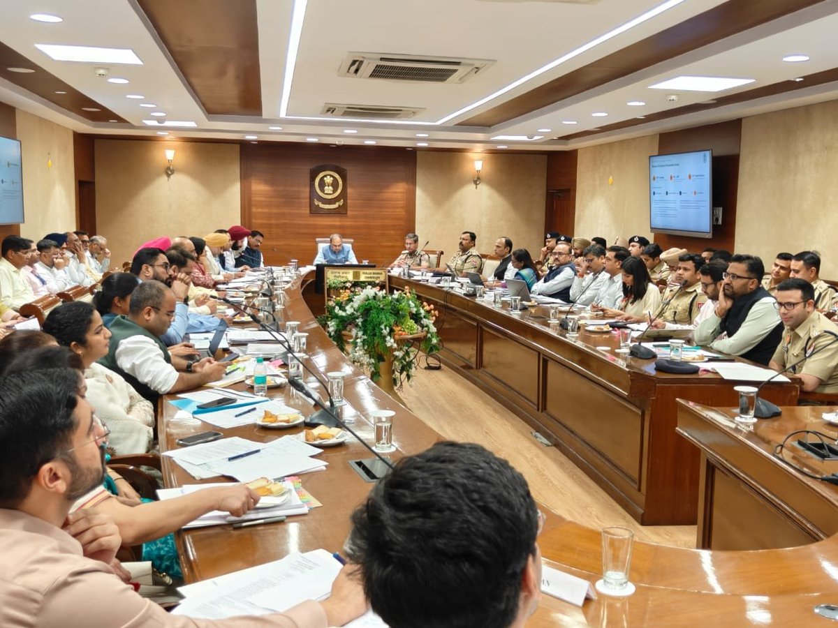 EnvironmentPib's tweet photo. @CAQM_Official Reviews Air Pollution Control Measures in Punjab and Haryana, Calls for Prompt Ground-Level Action

@byadavbjp 

Press Release 🗒
https://t.co/OJyuGSOwoC https://t.co/6tJYUep0Xi