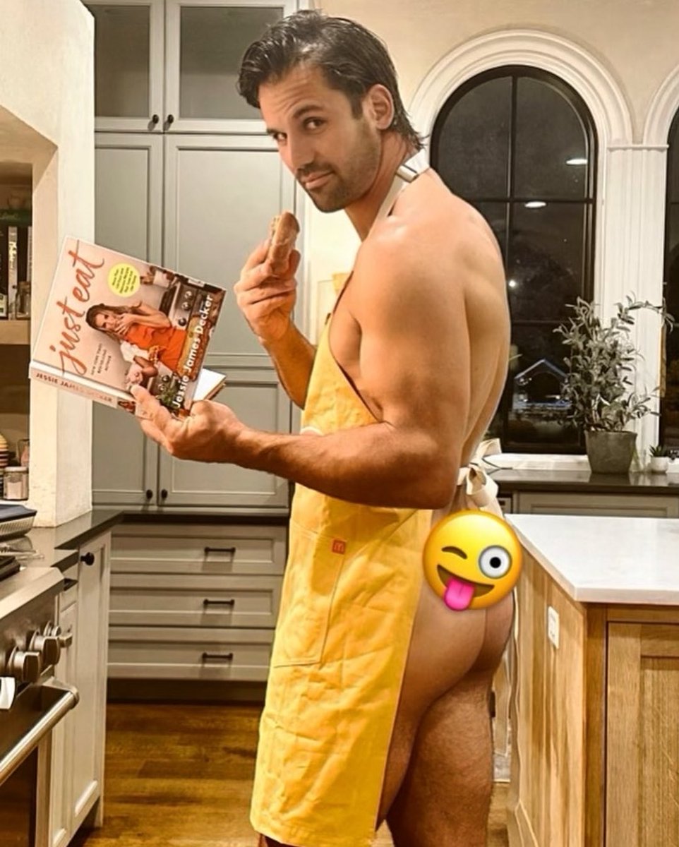 AriUpdatez's tweet photo. Eric Decker.. former NFL player 😍 so sexy and has an amazing football butt 🤤🍑 https://t.co/5EZEIORM8U