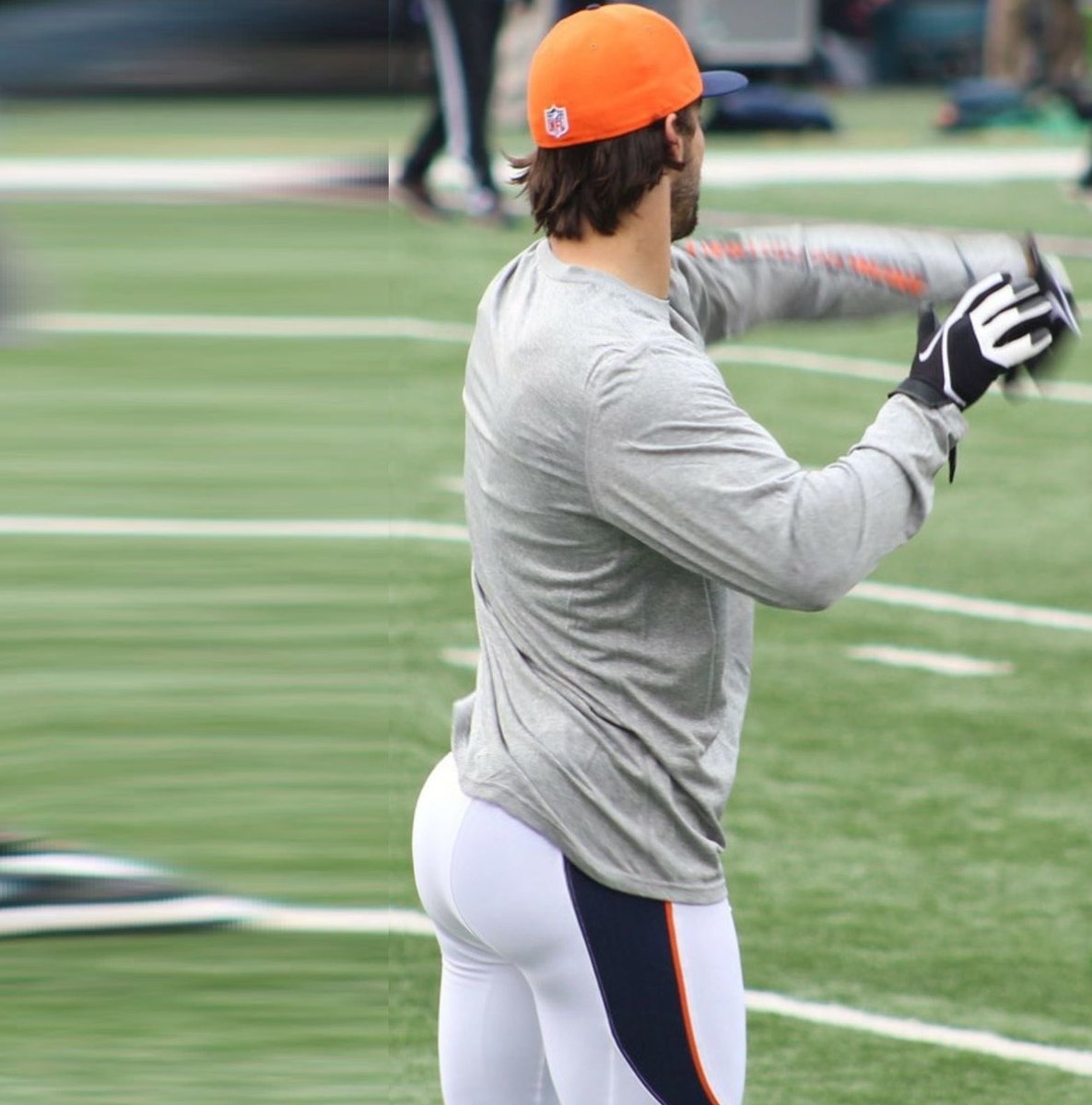 AriUpdatez's tweet photo. Eric Decker.. former NFL player 😍 so sexy and has an amazing football butt 🤤🍑 https://t.co/5EZEIORM8U
