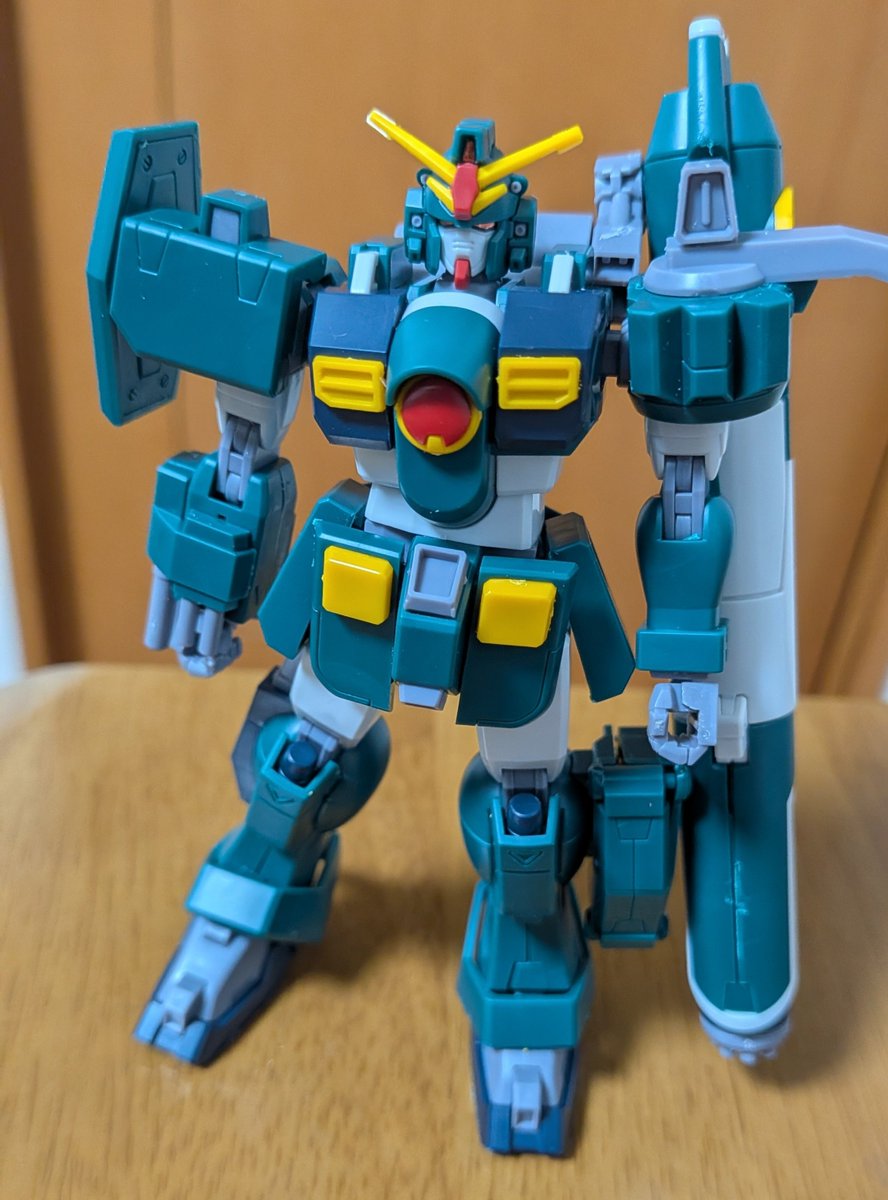 ymgn555's tweet photo. ガンダムレオパルド完成👍
武器持たせたり相方のエアマスターと並べて遊んでみた
#ガンプラ　#ガンダムレオパルド https://t.co/wGHdSOIYVs