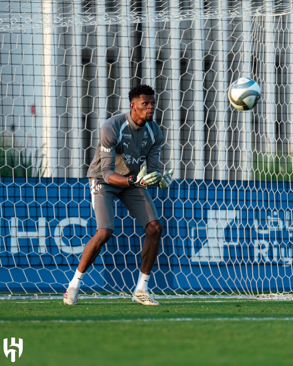Alhilal_FC's tweet photo. ⚽️🧤 https://t.co/Rw2D6NN5pV