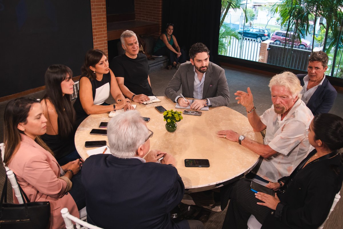 elestimulo's tweet photo. «Gran parte (de las decisiones de inversión) dependen de los próximos 18 meses; y considero que, una vez celebradas las elecciones y establecido el marco legal, entonces Venezuela ofrecerá grandes oportunidades para inversiones».

«Muchos inversionistas esperarán a que se celebren las elecciones y a que exista un verdadero Estado de derecho en Venezuela antes de invertir capital de forma seria en el país».