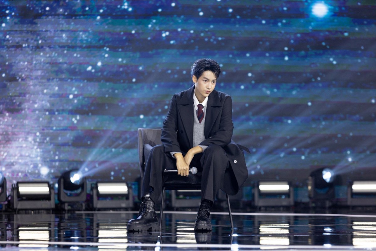 startalkent's tweet photo. บัลลังก์ Alpha ไฟลุก! เข้มข้นสุดลุ้นใครจะคว้าตำแหน่งจ่าฝูง 2 คนสุดท้าย!!

ในรายการ “PROJECT ALPHA NEW CLAN” 25 ต.ค.นี้ หนึ่งทุ่มตรง ทางช่อง one31

เดือดจัดเต็มแบบคูณสอง! เดินหน้าเข้าสู่สัปดาห์ที่ 2 ของรายการ “PROJECT ALPHA NEW CLAN”  เรียลลิตี้เซอร์ไววัล (Reality Survival Show) จาก “GMMTV” หลังจากสัปดาห์แรก “จ๊อป-จื้อ” ประเดิมความปัง คว้าตำแหน่งจ่าฝูง หรือ “ALPHA” ในกลุ่มที่ 1 ไปได้สำเร็จ สัปดาห์นี้ดีกรีความเดือดพุ่งสูงไปอีกขั้น เพราะถึงคิวของ Beta กลุ่มที่ 2 ทั้ง 11 คน ที่ต้องลงแข่งขันใน “Searching for ALPHA” ทุกคนต่างเตรียมขนไม้เด็ดทั้งร้อง ทั้งเต้น โชว์คาริสมาแบบใส่สุดบน ALPHA Arena เพื่อชิงตำแหน่งจ่าฝูง 2 คนสุดท้ายมาครอบครองให้ได้ โชว์ของใครจะคว้าคะแนนโหวตสูงสุดจากคณะกรรมการ และเพื่อนๆ ในกลุ่ม และก้าวขึ้นเป็นจ่าฝูง 2 คนสุดท้ายสำเร็จ มาร่วมลุ้นและเชียร์ไปพร้อมกัน

ติดตามชมรายการ  “PROJECT ALPHA NEW CLAN”  ได้ในอาทิตย์ที่ 25 ตุลาคมนี้  เวลา 19.00 น. ทางช่อง ONE31 และรับชมย้อนหลังเวลา 20.00 น. ทาง YouTube : Project  Alpha   พร้อมอัพเดททุกความเคลื่อนไหวได้ที่https://t.co/74Nvmsf8BP & IG & YouTube & Twitter & TikTok : ProjectAlphaTH หรือ https://t.co/rxEukZaixQ