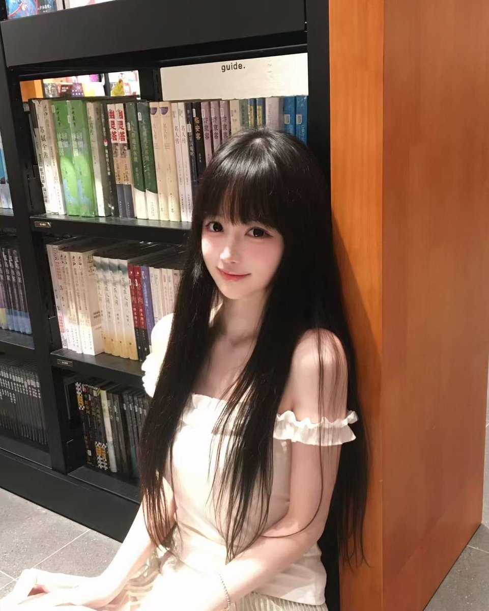 nuidehyo's tweet photo. とても明るい校内一の美女  #AI美女 #AIグラビア #ショッピング #woman #japanese #chudai #naked #nudes https://t.co/91AJuJDiB9