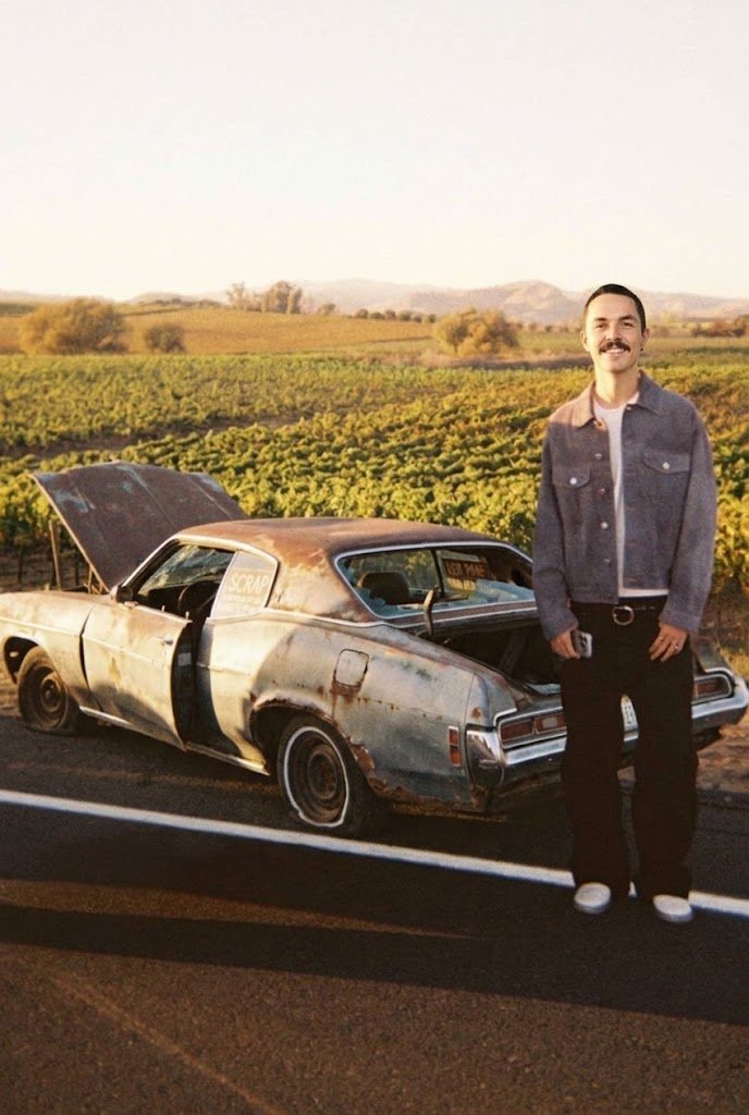 rudidoingthings's tweet photo. there is something sad behind why @kimchi1x works

he represents the get-rich-fast stereotype

his feed is only luxury: cars, watches, fancy dinners

that's unfortunately what sells

the dream of going from broke → rich with one trade

but that's exactly why people lose money

they start taking more and more risks to "make" it

most of the time with the same bad outcome

i really wish this would be different

but i'm starting to think that will never be the case

(btw nothing against him, his content is cool to watch)