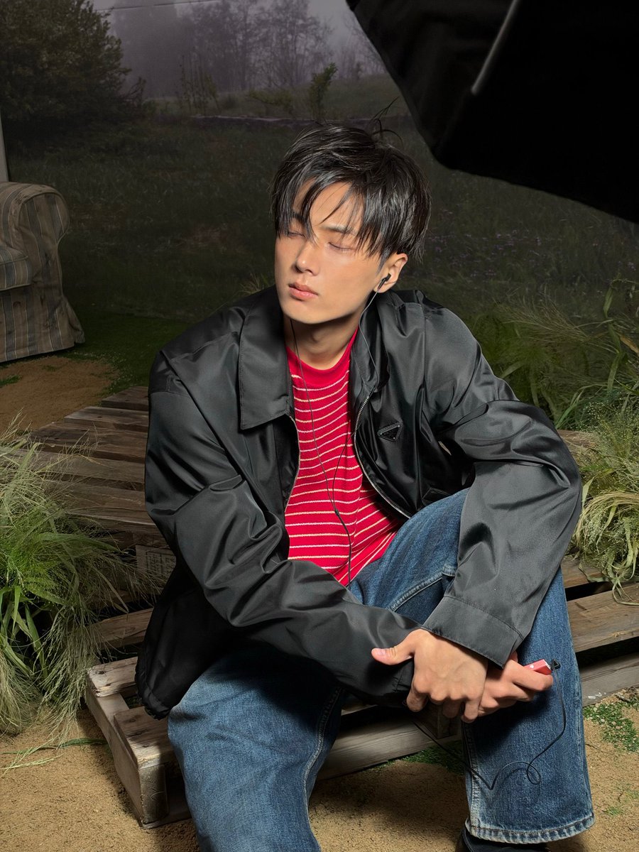 pa_rkjay's tweet photo. Wearing a red and white striped sweater, he carries a quiet elegance in every frame, effortlessly turning the simplest moments into something worth admiring. https://t.co/q5BEP1sy9u